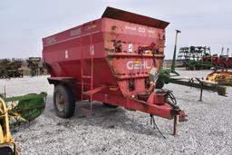 Gehl 8285 feed wagon