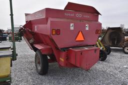Gehl 8285 feed wagon