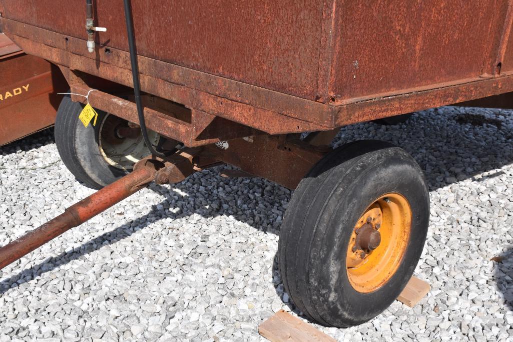 Barge wagon on running gear w/ hoist