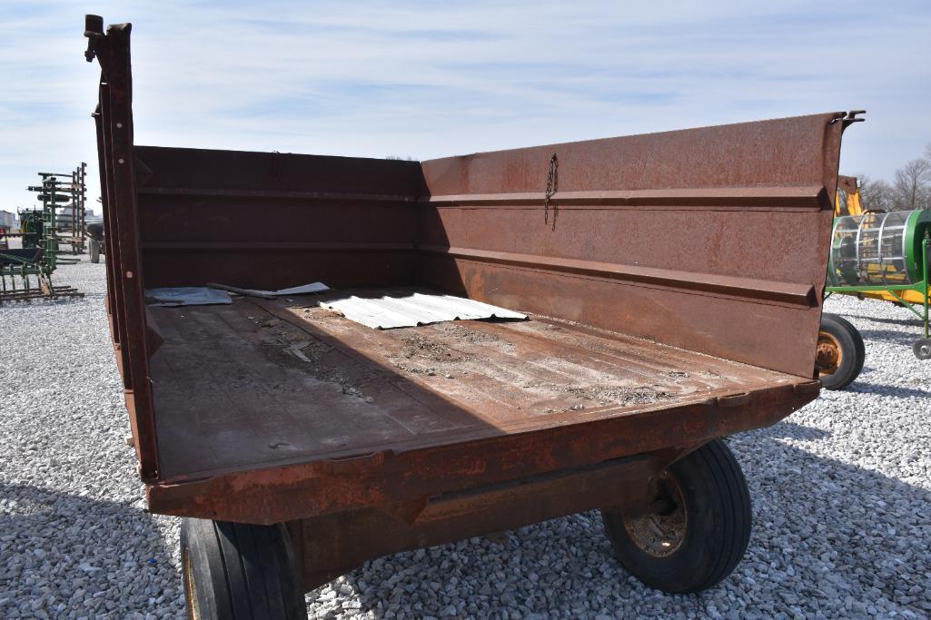 Barge wagon on running gear w/ hoist