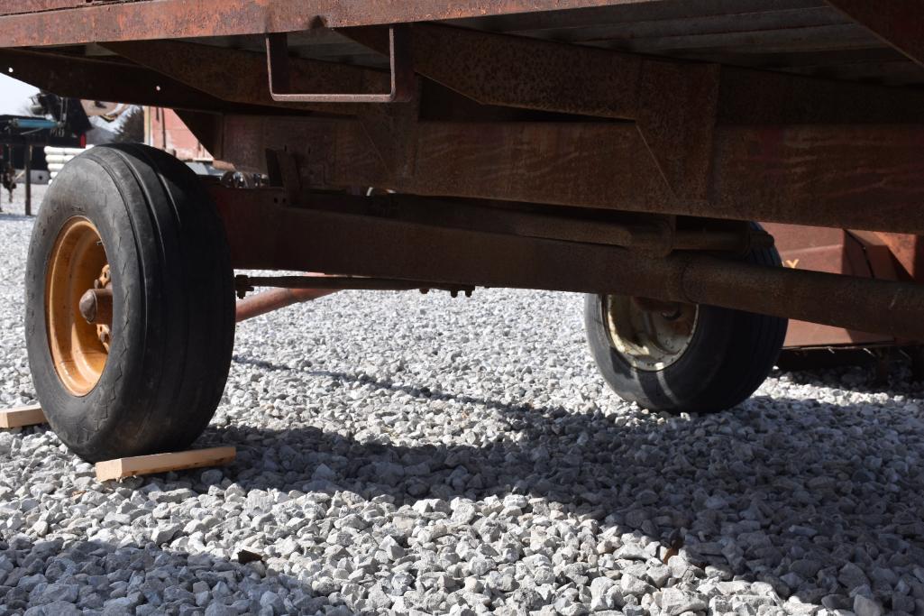 Barge wagon on running gear w/ hoist