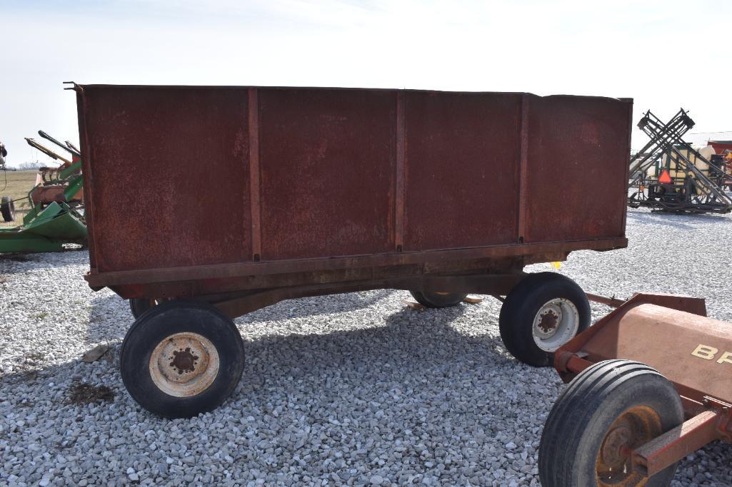 Barge wagon on running gear w/ hoist