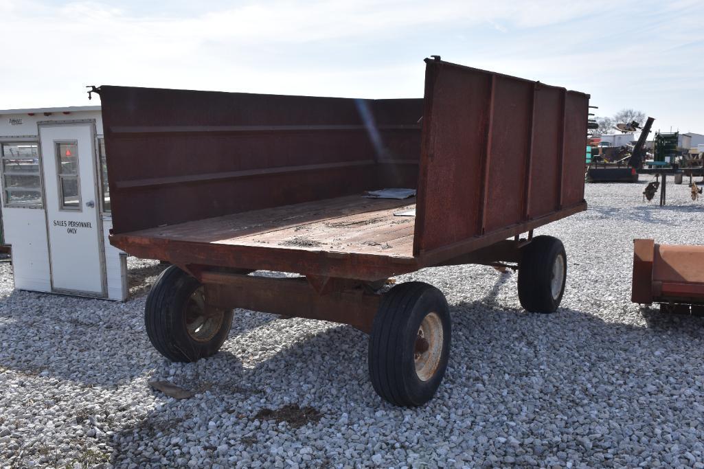 Barge wagon on running gear w/ hoist