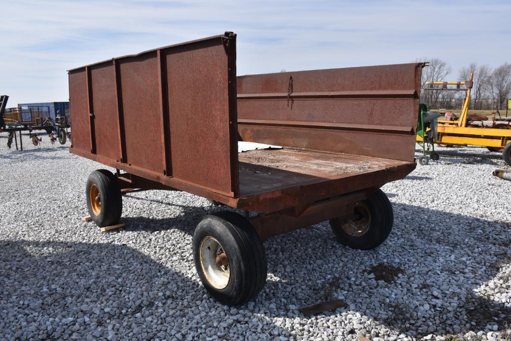 Barge wagon on running gear w/ hoist