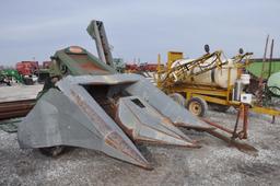 New Idea 324 2-row corn picker