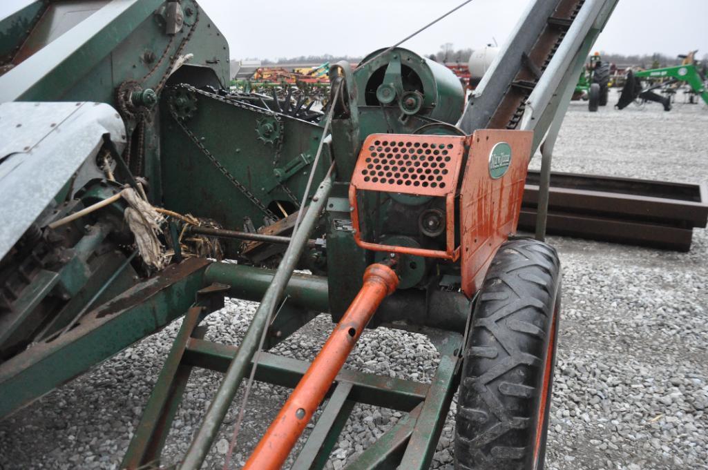 New Idea 324 2-row corn picker
