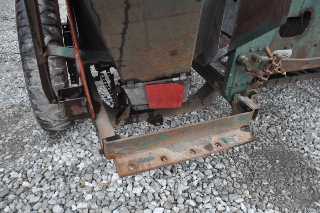New Idea 324 2-row corn picker