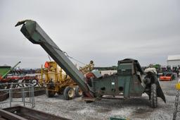 New Idea 324 2-row corn picker