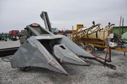 New Idea 324 2-row corn picker