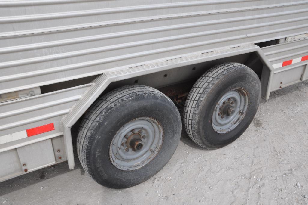 1998 Featherlite 32' aluminum livestock trailer