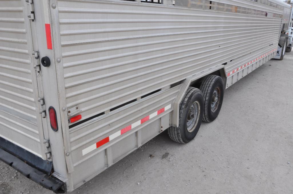 1998 Featherlite 32' aluminum livestock trailer