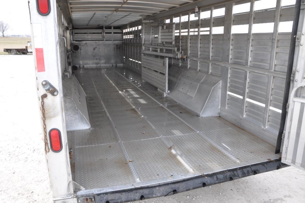 1998 Featherlite 32' aluminum livestock trailer