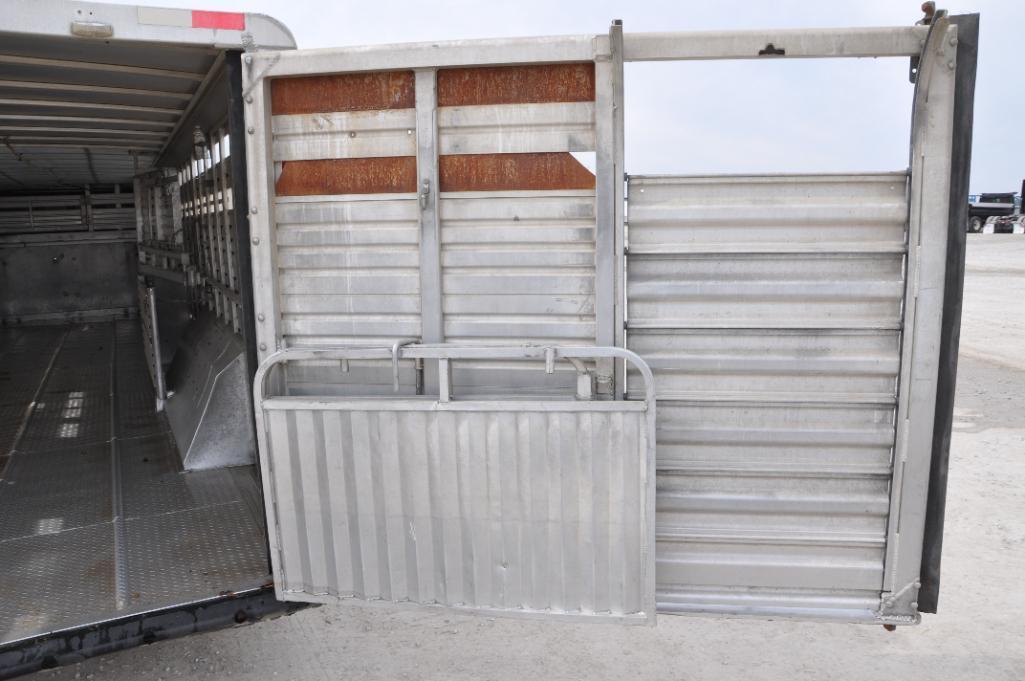 1998 Featherlite 32' aluminum livestock trailer