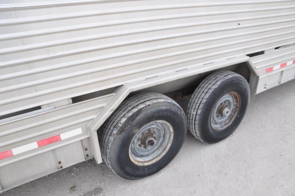 1998 Featherlite 32' aluminum livestock trailer