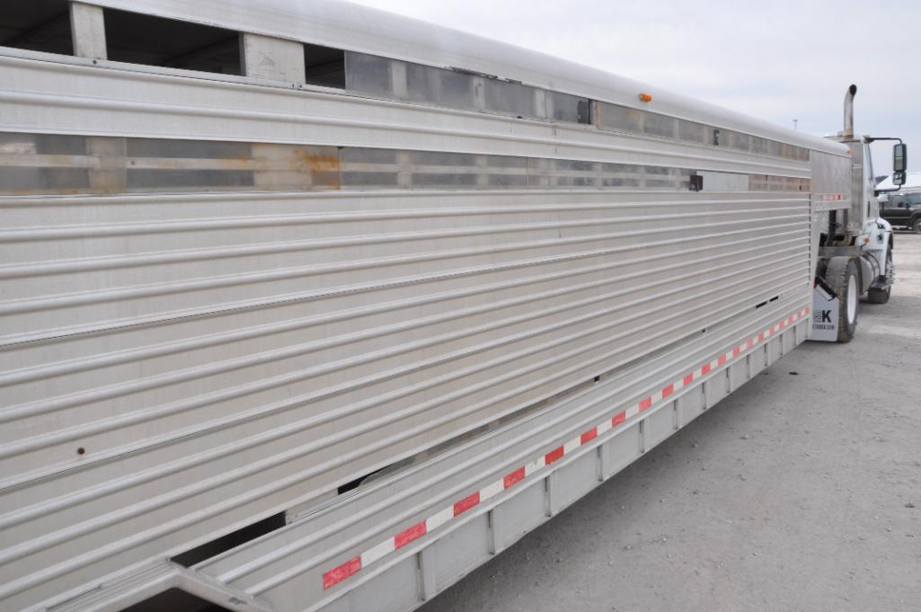 1998 Featherlite 32' aluminum livestock trailer