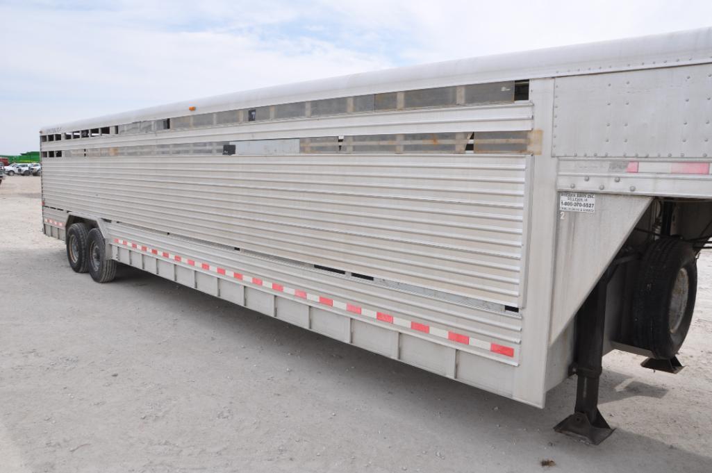 1998 Featherlite 32' aluminum livestock trailer