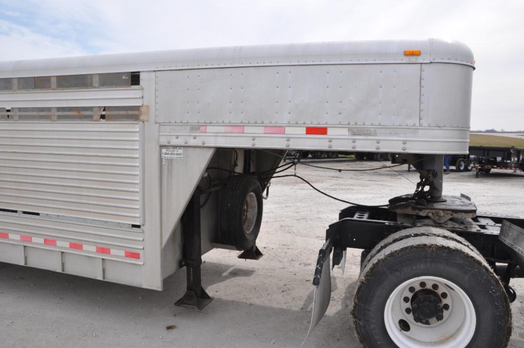 1998 Featherlite 32' aluminum livestock trailer