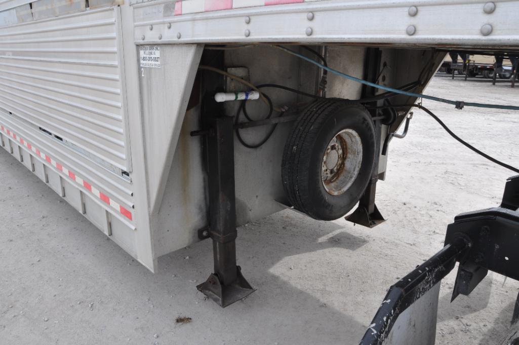 1998 Featherlite 32' aluminum livestock trailer