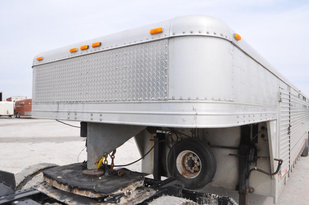 1998 Featherlite 32' aluminum livestock trailer