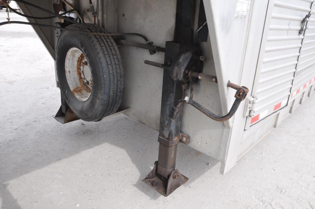 1998 Featherlite 32' aluminum livestock trailer