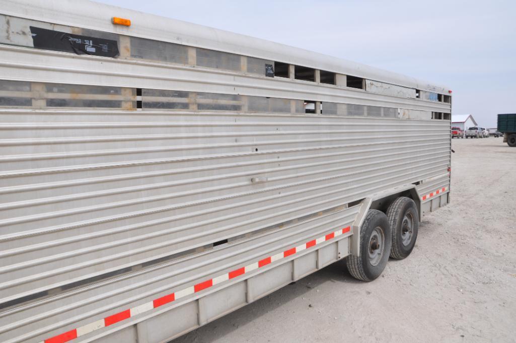 1998 Featherlite 32' aluminum livestock trailer