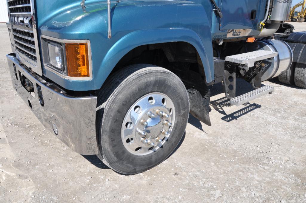 2007 Mack CHN613 day cab semi