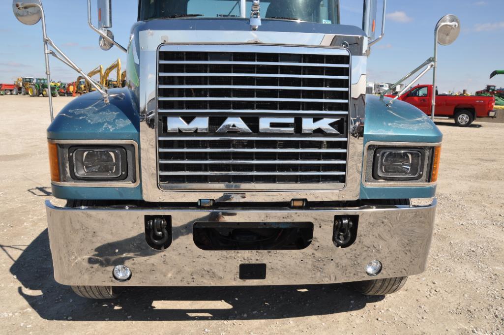 2007 Mack CHN613 day cab semi