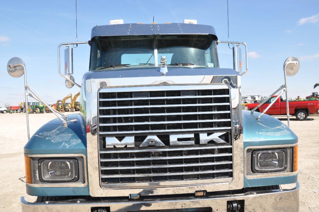 2007 Mack CHN613 day cab semi