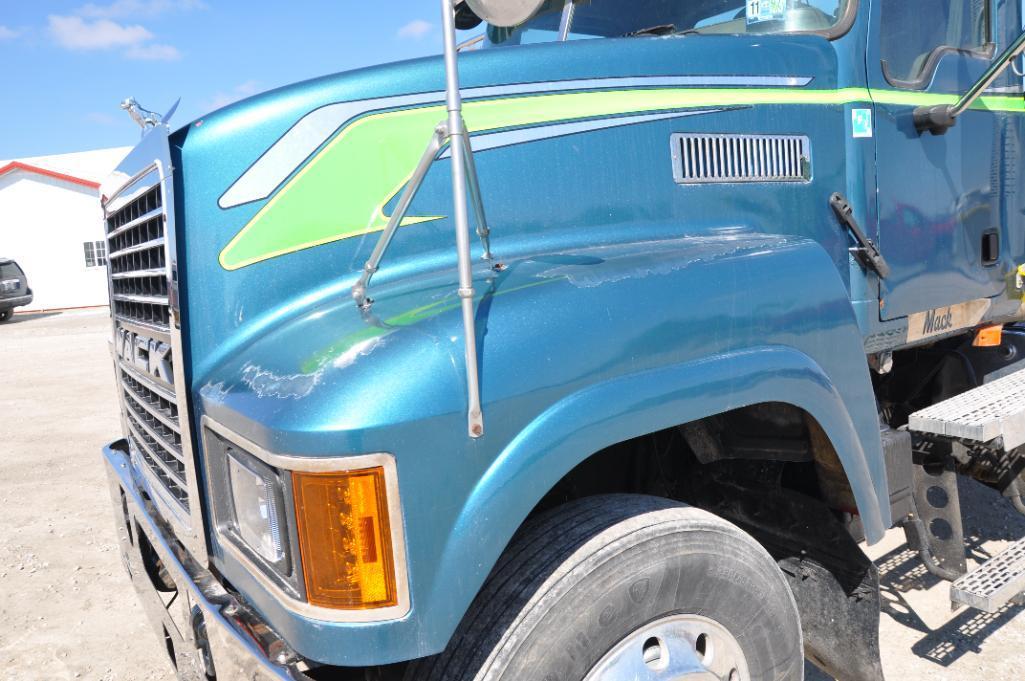 2007 Mack CHN613 day cab semi