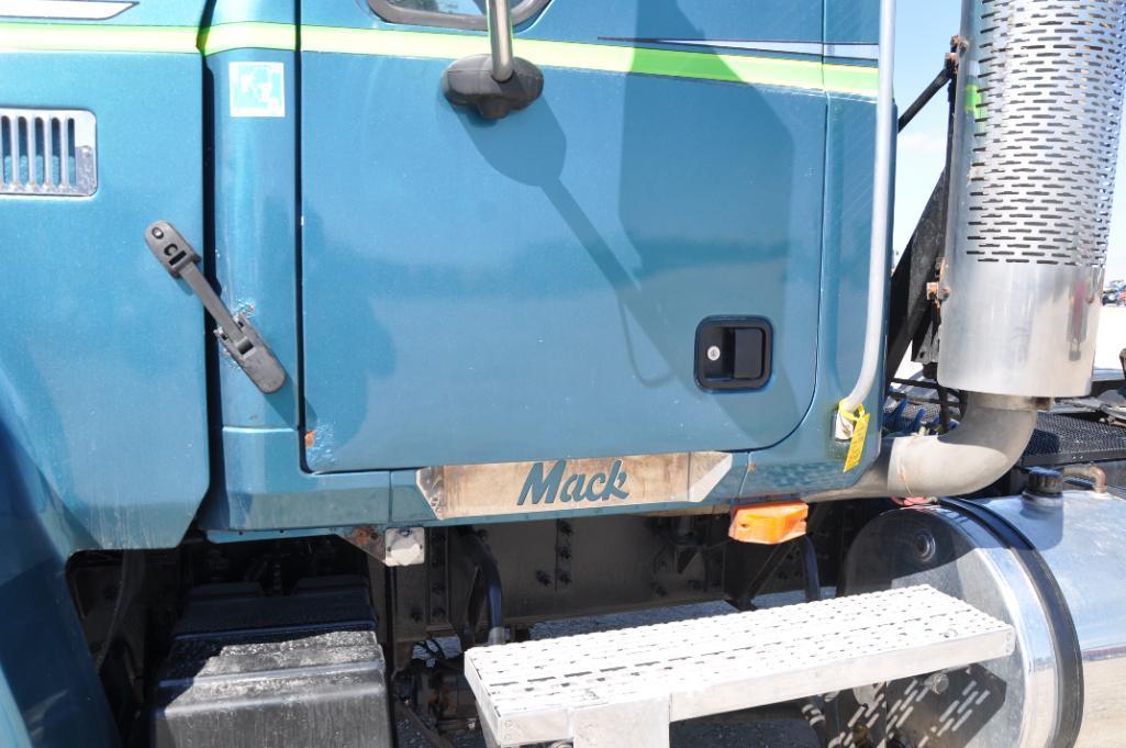 2007 Mack CHN613 day cab semi
