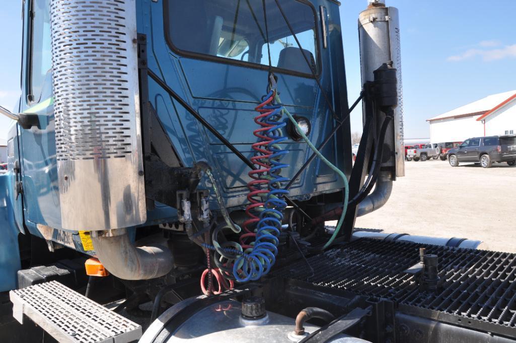 2007 Mack CHN613 day cab semi