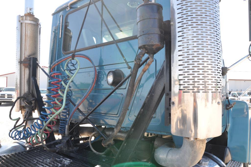 2007 Mack CHN613 day cab semi