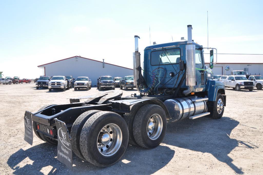 2007 Mack CHN613 day cab semi