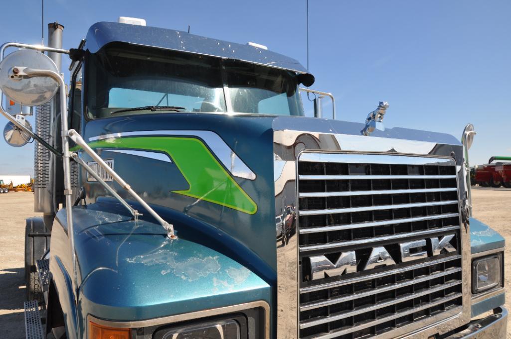 2007 Mack CHN613 day cab semi