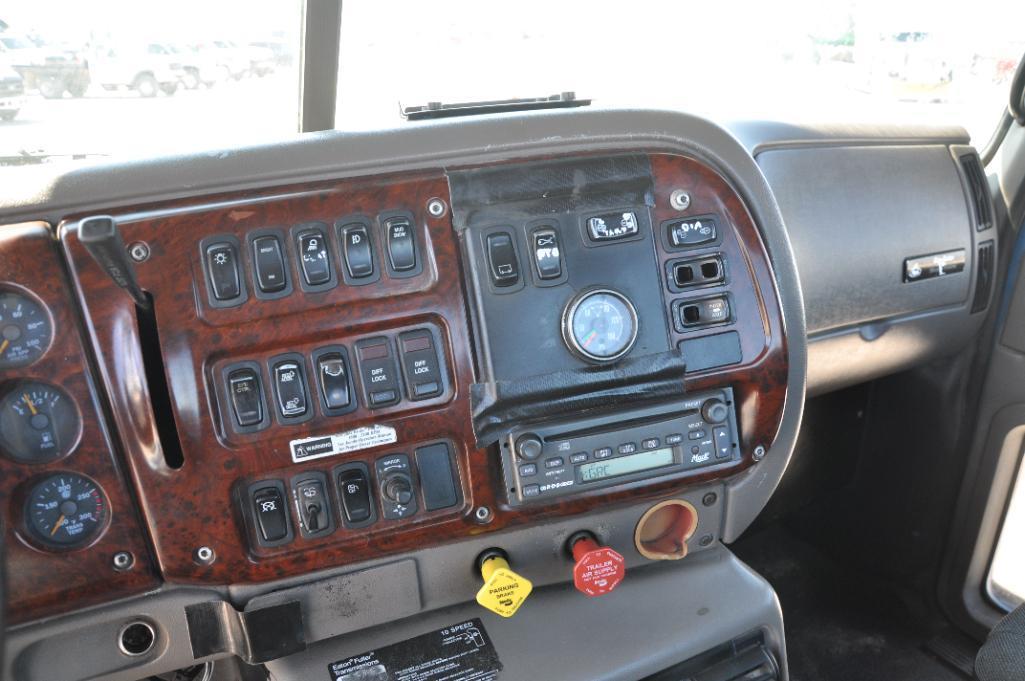 2007 Mack CHN613 day cab semi