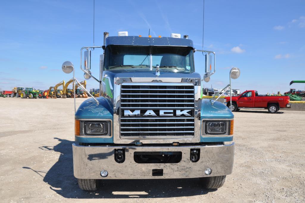 2007 Mack CHN613 day cab semi