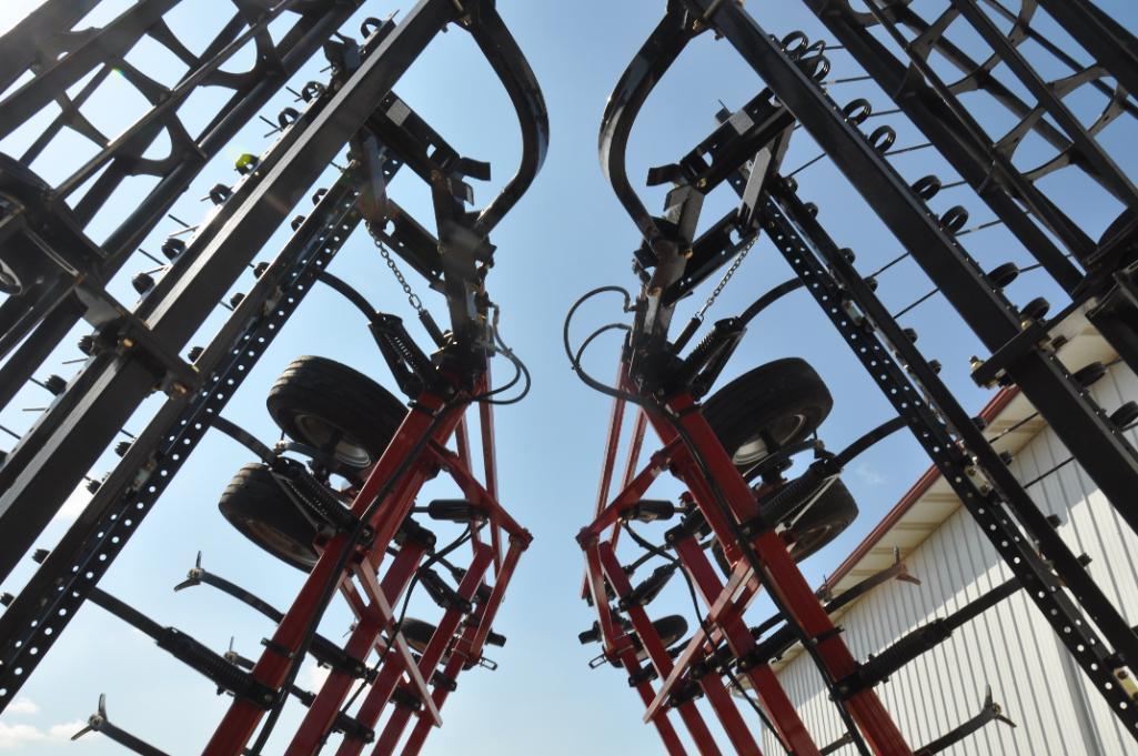 2021 Case-IH Tiger-Mate 255 32' field cultivator
