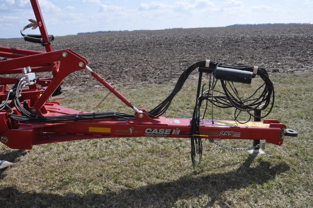 2021 Case-IH Tiger-Mate 255 32' field cultivator