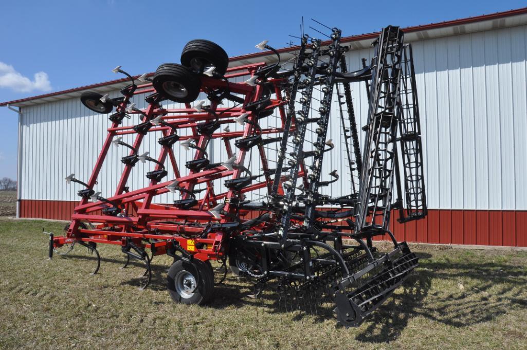 2021 Case-IH Tiger-Mate 255 32' field cultivator