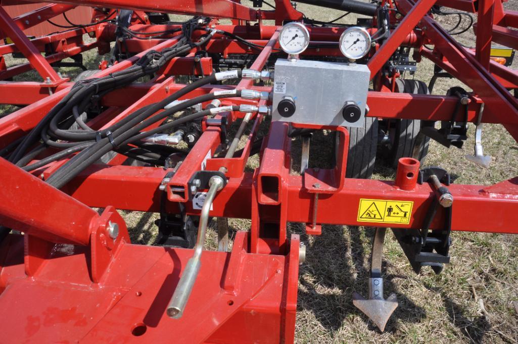 2021 Case-IH Tiger-Mate 255 32' field cultivator