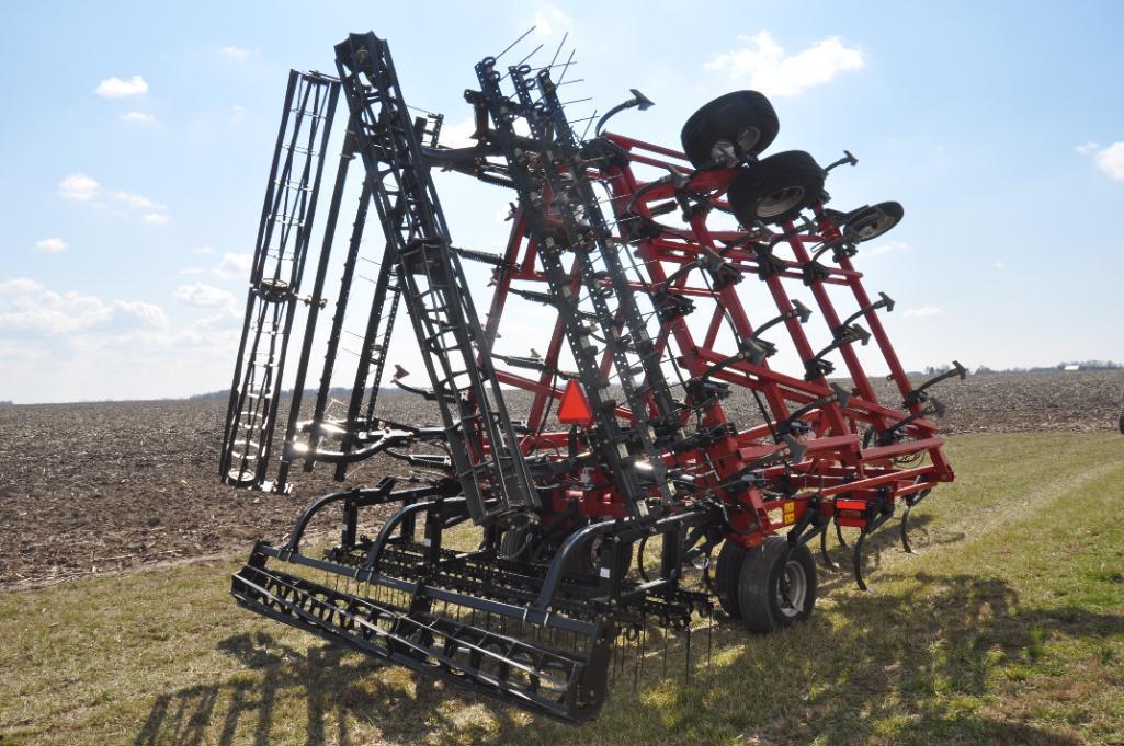 2021 Case-IH Tiger-Mate 255 32' field cultivator
