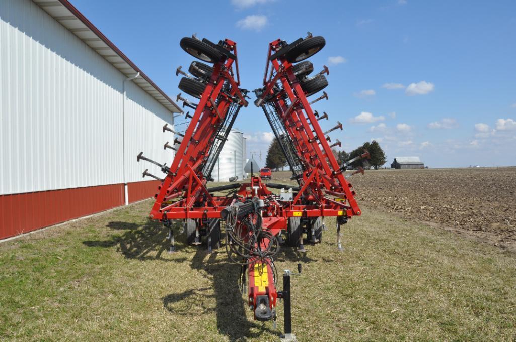 2021 Case-IH Tiger-Mate 255 32' field cultivator