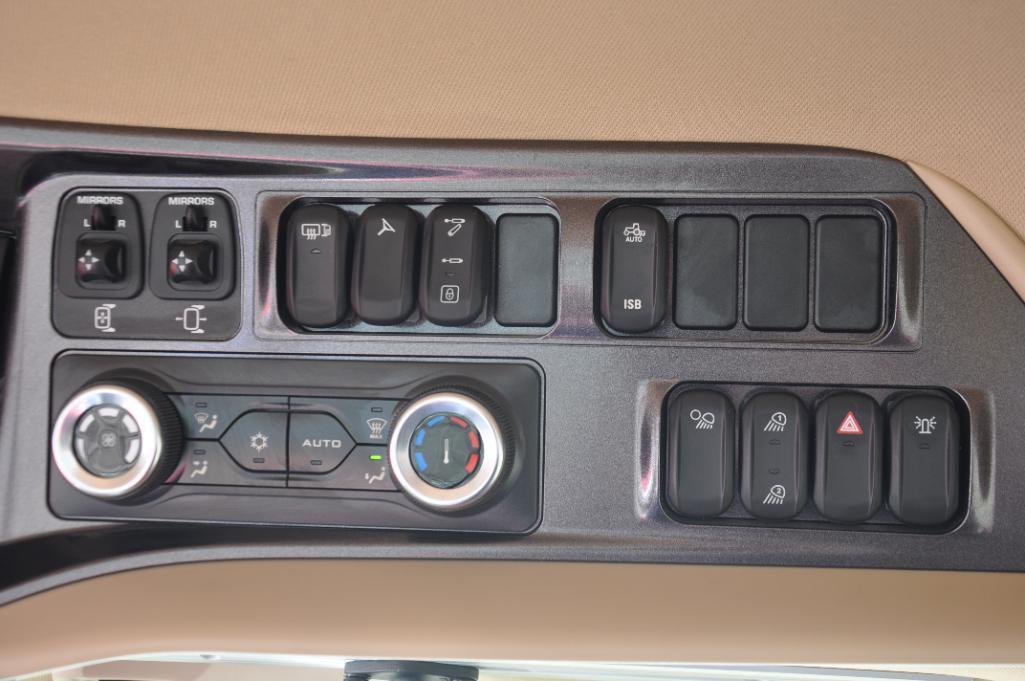 2021 Case-IH Magnum 340 MFWD tractor