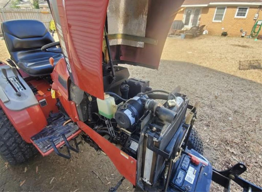 CASE iH DX 24 Hydro tractor w/ front wheel assist This tractor is very clean with low hours and good