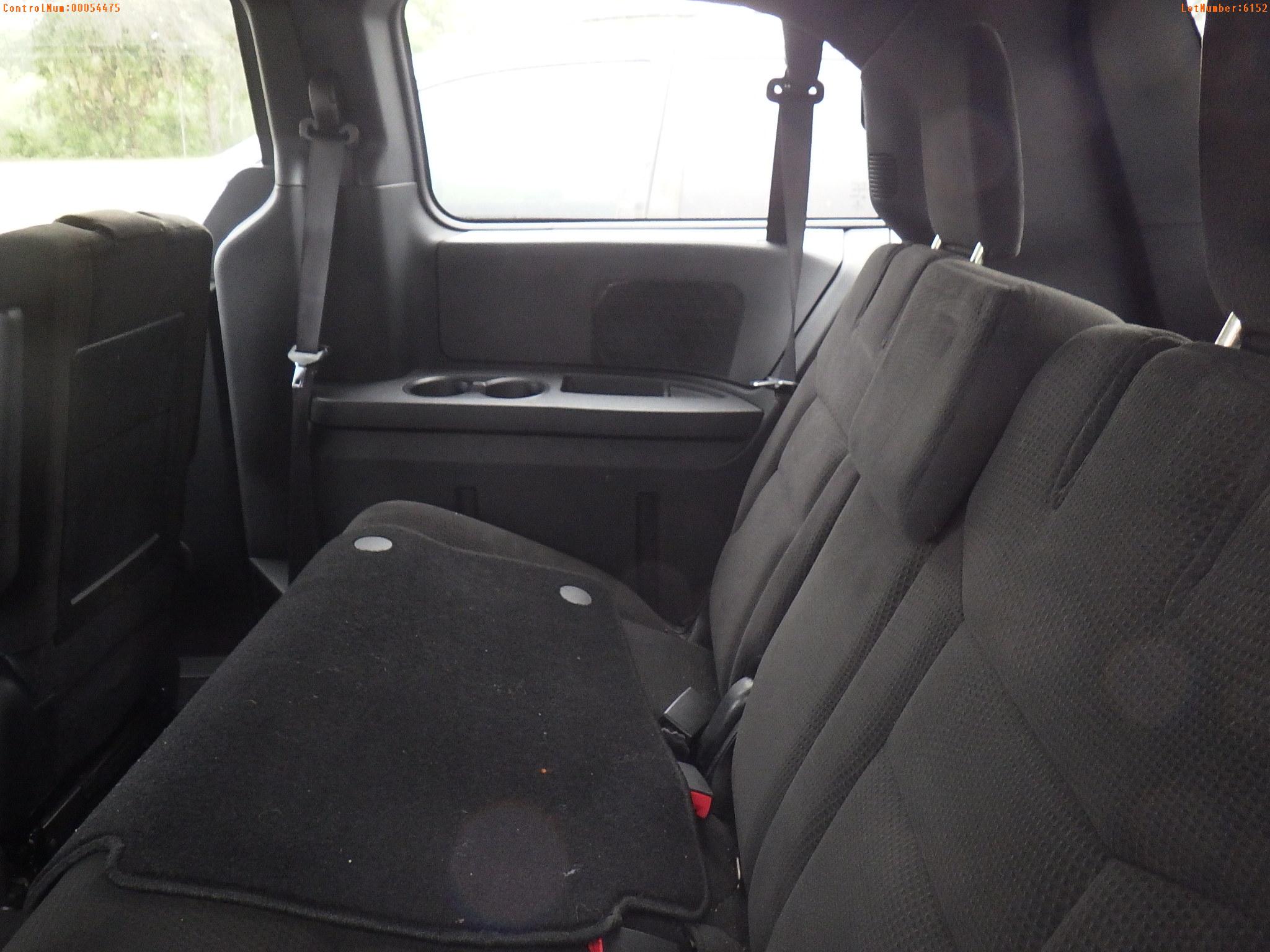 4-06152 (Cars-Van 4D)  Seller: Gov-Pinellas County Sheriffs Ofc 2015 DODG GRANDC