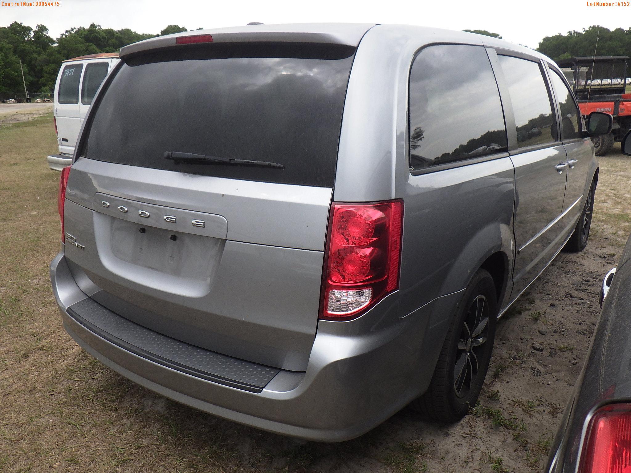 4-06152 (Cars-Van 4D)  Seller: Gov-Pinellas County Sheriffs Ofc 2015 DODG GRANDC