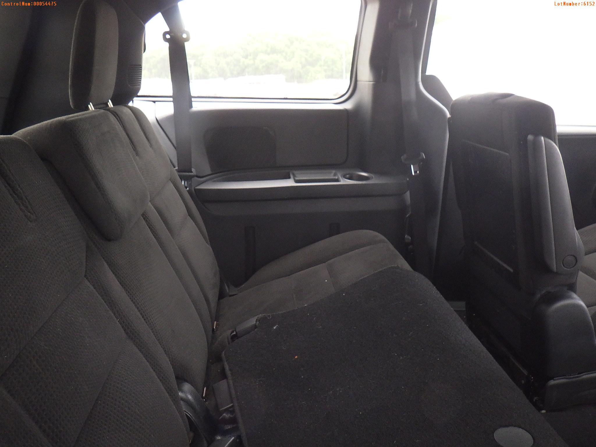 4-06152 (Cars-Van 4D)  Seller: Gov-Pinellas County Sheriffs Ofc 2015 DODG GRANDC