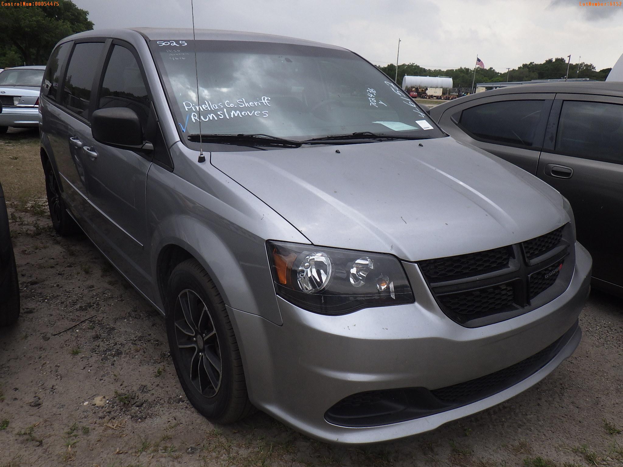 4-06152 (Cars-Van 4D)  Seller: Gov-Pinellas County Sheriffs Ofc 2015 DODG GRANDC