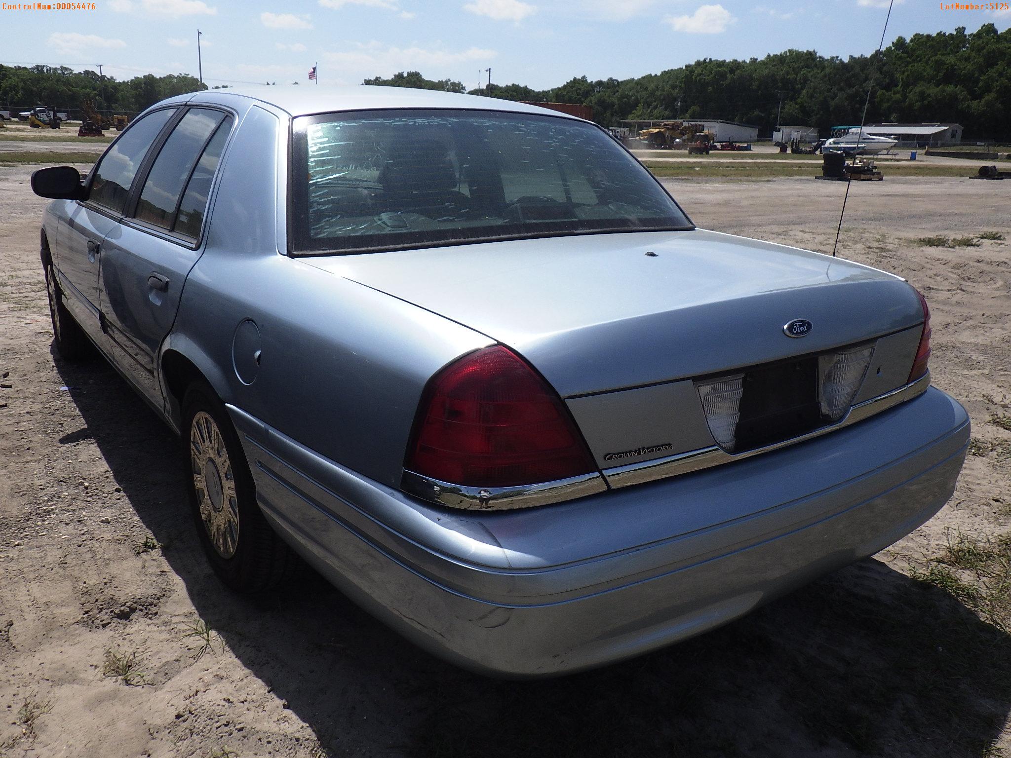 4-05125 (Cars-Sedan 4D)  Seller: Gov-Pinellas County Sheriffs Ofc 2005 FORD CROW