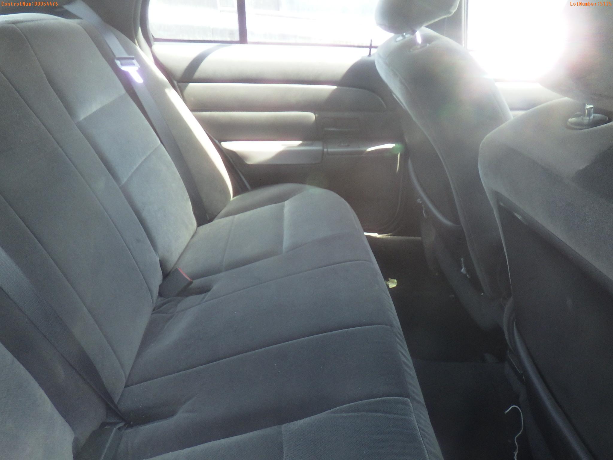4-05125 (Cars-Sedan 4D)  Seller: Gov-Pinellas County Sheriffs Ofc 2005 FORD CROW